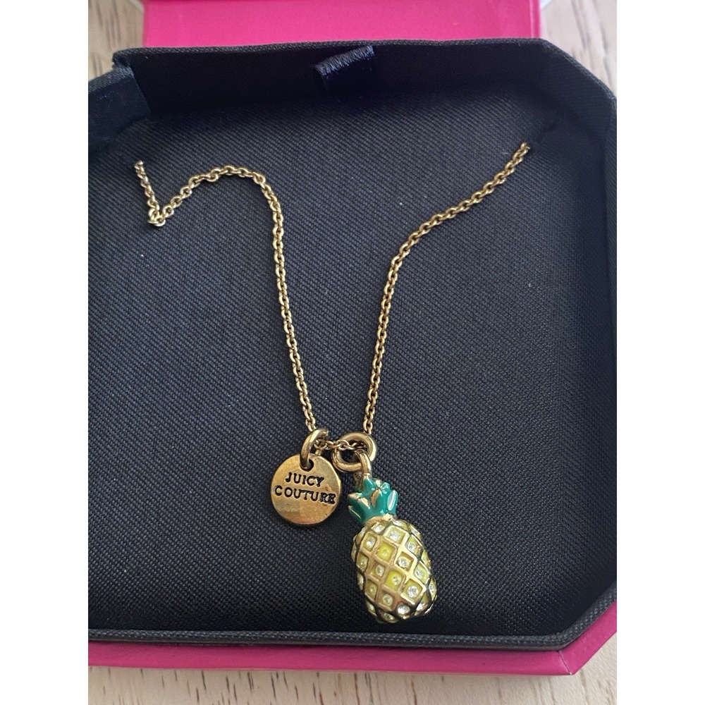 Juicy Couture Pineapple Pendant & Gold Tone Chain 18" Y2K Original Box - Picture 2 of 7